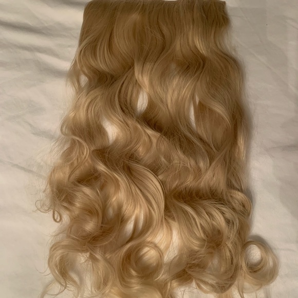 New Hair Extensions (4) 20" -3/4 And (1) 12” 3/4 Curly Wave - Picture 4 of 11